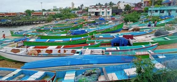 தொடர் மழையால் மீனவர்கள் மீன்பிடிக்க செல்லவில்லை