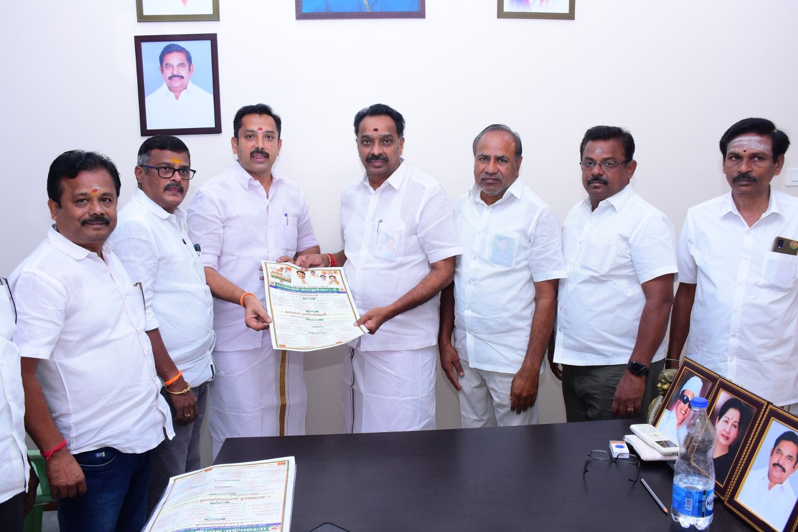 அதிமுக முன்னாள் அமைச்சர் எம்ஆர் விஜயபாஸ்கரை பாஜகவினர் அழைப்பு