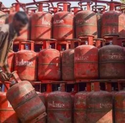 வணிக பயன்பாட்டிற்கான கியாஸ் சிலிண்டர் விலை குறைந்தது