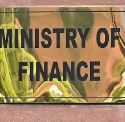 12 வங்கிகளில் உரிமை கோரப்படாத டெபாசிட் - ரூ.58,331 கோடி முதலீட்டாளர் விழிப்புணர்வு நிதியத்துக்கு மாற்றம்