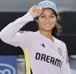 இந்திய வீராங்​கனை பிரதிகாவுக்கு டெல்லி அரசு ரூ.1.5 கோடி பரிசு