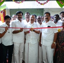 புதுப்பிக்கப்பட்ட கலைஞர் நூலகத்தை முன்னாள் எம்எல்ஏ மூர்த்தி திறந்துவைத்தார்