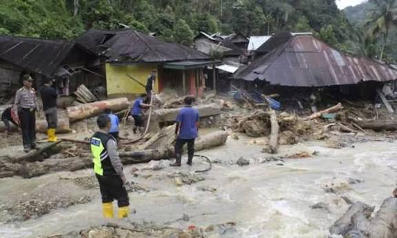 இந்தோனேசியா வெள்ளப் பாதிப்பு : மறுசீரமைப்புக்கு 28 ஆயிரம் கோடி