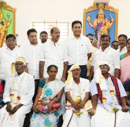 மூத்த தம்பதிகள் 48பேருக்கு அமைச்சர் டிஆர்பி ராஜா சிறப்பு செய்து, பரிசுப்பொருட்கள் வழங்கி, வாழ்த்து
