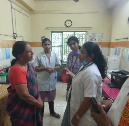 கொடுமுடி அரசு மருத்துவமனையில் பாஜக எம்எல்ஏ சரசுவதி நேற்று திடீர் ஆய்வு