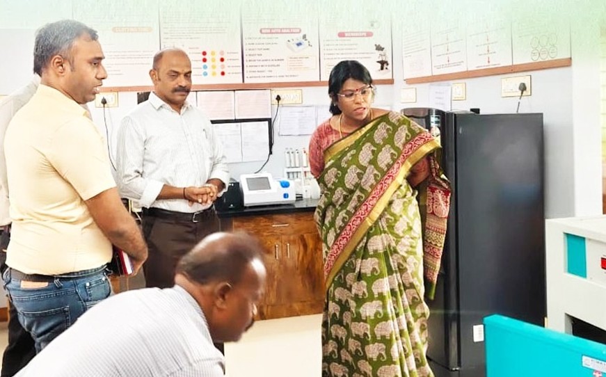 ஆரம்ப சுகாதார நிலையத்தில் கலெக்டர் அழகுமீனா திடீர் ஆய்வு