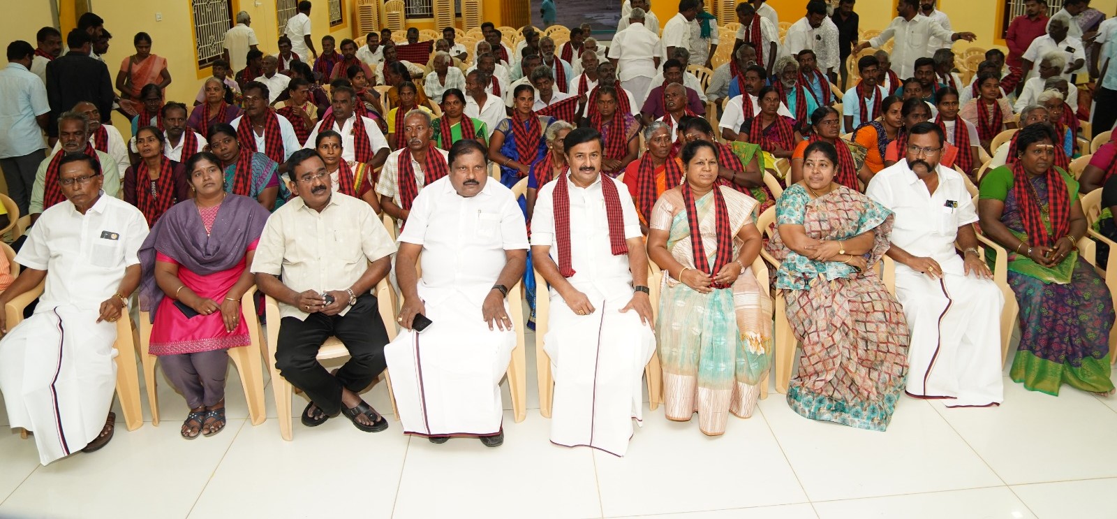 மாற்றுக்கட்சியை சேர்ந்த 100-க்கும் மேற்பட்டோர் திமுகவில் இனைந்தனர்