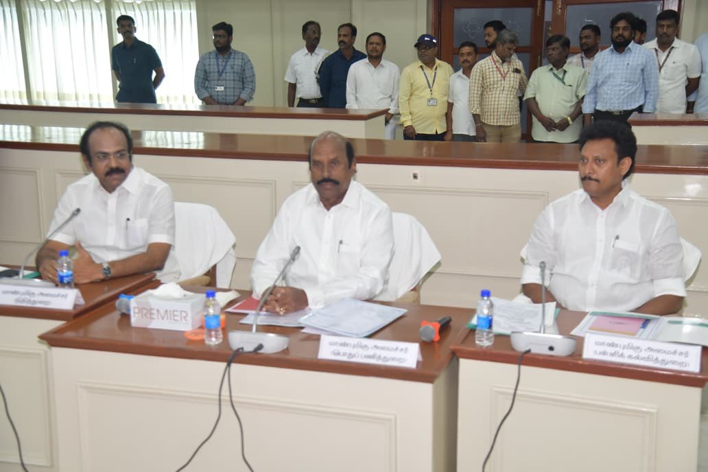தலைமைச் செயலகத்தில் அமைச்சர்கள் தங்கம்தென்னரசு, வேலு, அன்பில்மகேஷ் பொய்யாமொழி ஆலோசனை