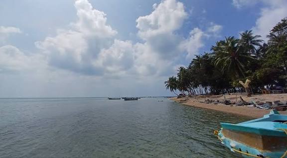 பவளப்பாறைகளும் பளிங்கு நீரும்: ஓர் ஓலைக்குடா பயணம்!