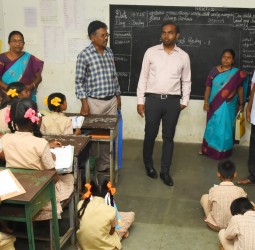 கற்றலை தேடி சிறப்பு வகுப்பு கலெக்டர் ஆய்வு