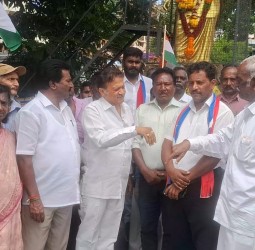 குன்னூர் நகர காங்கிரஸ் கட்சி சார்பில் காமராஜர் பிறந்த நாள் விழா கொண்டாடப்பட்டது