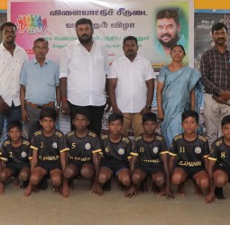 இளமனூரில் பள்ளிச் சீருடை வழங்கும் விழா