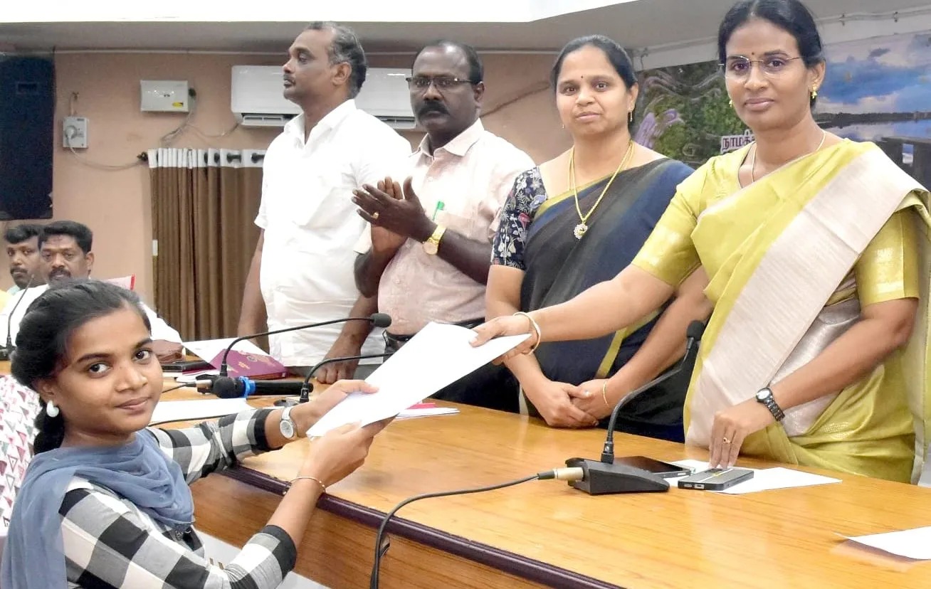 நாமக்கல்லில் நடந்த 10, பிளஸ் 2 முடித்த மாணவ, மாணவியருக்கான சிறப்பு குறைதீர் கூட்டம்