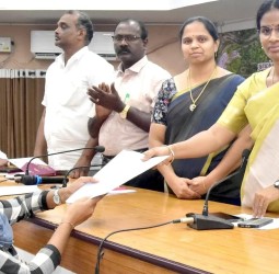 நாமக்கல்லில் நடந்த 10, பிளஸ் 2 முடித்த மாணவ, மாணவியருக்கான சிறப்பு குறைதீர் கூட்டம்