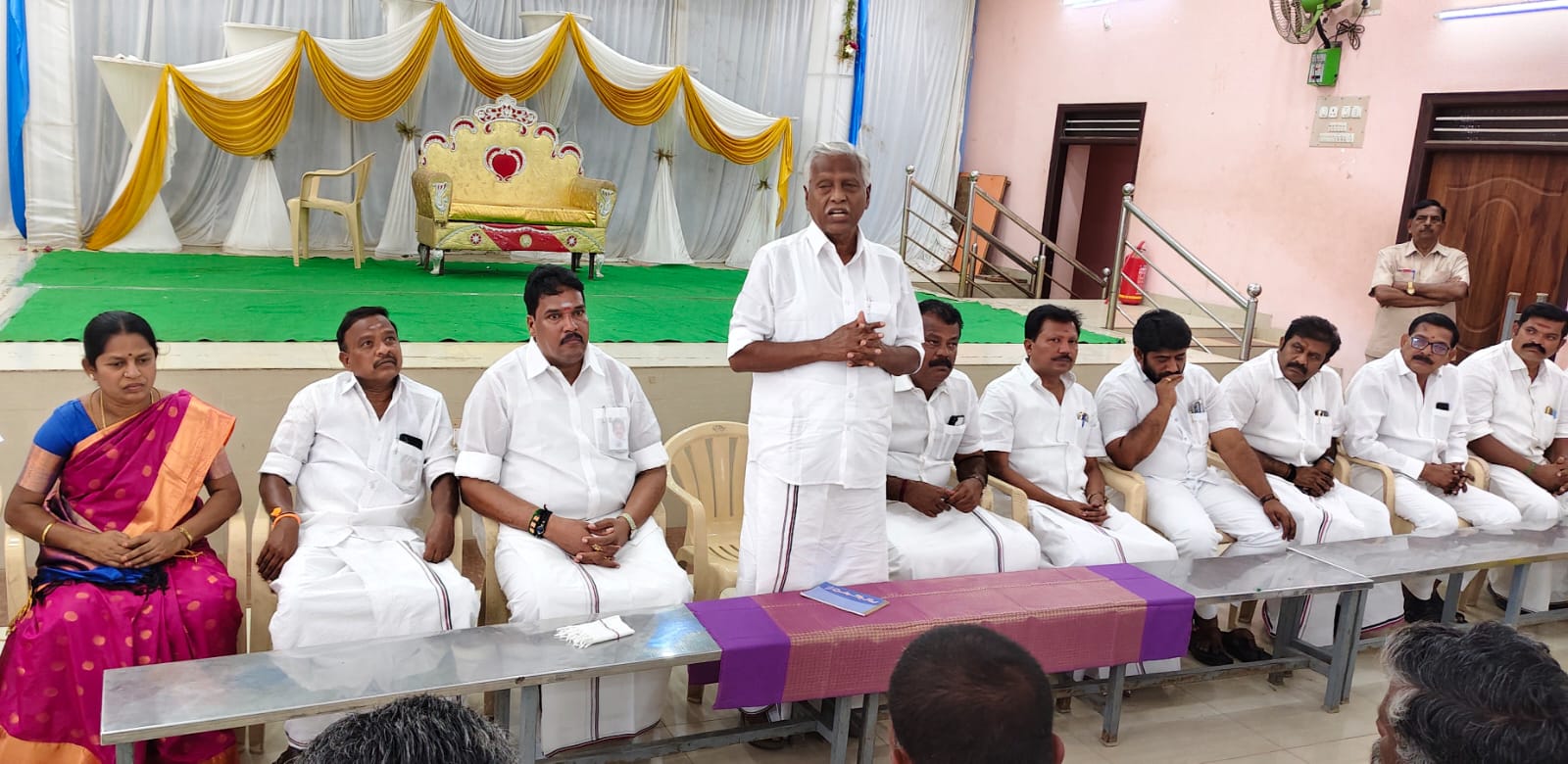 ராயக்கோட்டையில் அதிமுக ஆலோசனைக்கூட்டம்