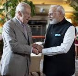 இங்கிலாந்து மன்னர் சார்லஸுக்கு மரக்கன்றை பரிசளித்த பிரதமர் மோடி: ‘தாயின் பெயரில் ஒரு மரம்’ இயக்கம்!