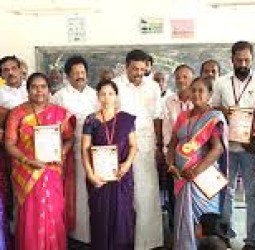 அரசுப் பள்ளி தலைமையாசிரியர்களுக்கு  தஞ்சாவூர் எம்.பி., பாராட்டு