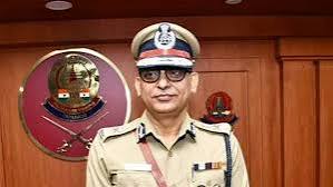 தேவைப்படும்போது பெண் காவலா்களுக்கு பாதுகாப்பு பணி: டிஜிபி