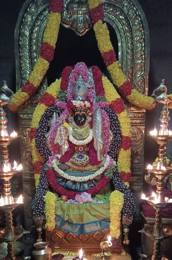 உக்கல் அருள்மிகு ஸ்ரீ காமாட்சி அம்பாள் கோயிலில் மகா ஆரத்தி தரிசனம்: