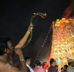 அரோகரா” முழக்கத்துடன் தமிழில் மகா குடமுழுக்கு விழா