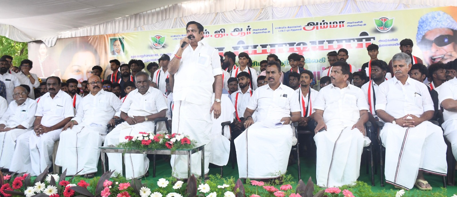 அதிமுக நிர்வாகிகள் ஒன்றுபட்டு உழைக்கவேண்டும் •பழனிசாமி அறிவுரை