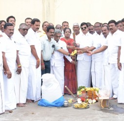 10 ஆயிரம் லிட்டர் கொள்ளளவு கொண்ட மேல்நிலை நீர்த்தேக்கத் தொட்டி அமைக்கும் பணி