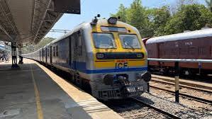 12 பெட்டிகளுடன் சென்னை சென்ட்ரல் - அரக்கோணம் வழித்தடத்தில் மேம்படுத்தப்பட்ட மெமு ரயில் சேவை தொடக்கம்!