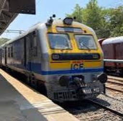 12 பெட்டிகளுடன் சென்னை சென்ட்ரல் - அரக்கோணம் வழித்தடத்தில் மேம்படுத்தப்பட்ட மெமு ரயில் சேவை தொடக்கம்!