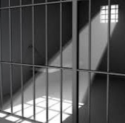 சிறையில் உள்ள மூத்த குடிமக்களுக்கும் மருத்துவ காப்பீட்டை அமல்படுத்த உத்தரவு