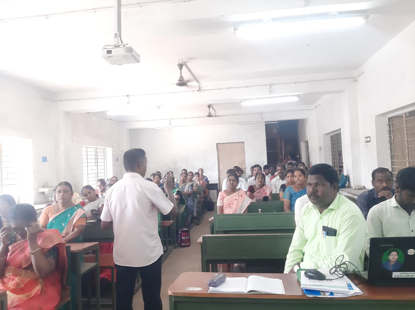 குடவாசல் அரசு ஆண்கள் மேல்நிலைப்பள்ளியில் ஒன்றியத்தில் பணிபுரியும் 120 ஆசிரியர்களுக்கு வட்டார அளவிலான திறன் பயிற்சி