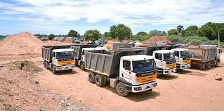 சட்டவிரோத மணல் விற்பனையால் அரசுக்கு ரூ.25,000 கோடி இழப்பு: நடவடிக்கை கோரும் லாரி உரிமையாளர்கள்
