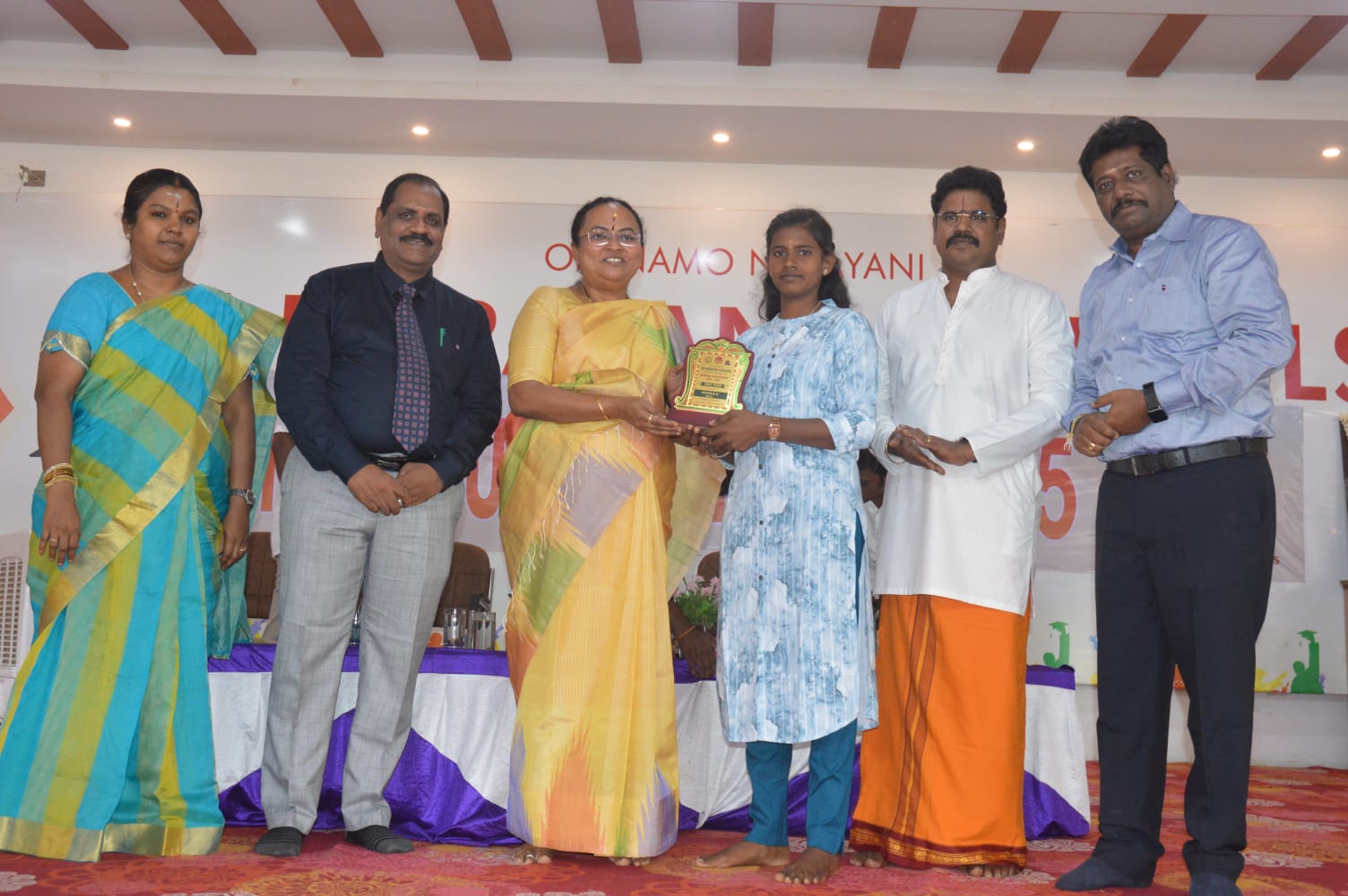ஸ்ரீ நாராயணி பள்ளியில் பள்ளிகள் நிறுவிய ஆண்டு விழா