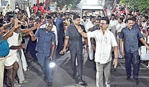 மயிலாடுதுறையில் முதல்வர் ஸ்டாலின் ‘ரோடு ஷோ’ - கொட்டும் மழையிலும் மக்கள் உற்சாக வரவேற்பு