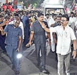 மயிலாடுதுறையில் முதல்வர் ஸ்டாலின் ‘ரோடு ஷோ’ - கொட்டும் மழையிலும் மக்கள் உற்சாக வரவேற்பு