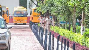 டெல்லியில் 5 பள்ளிகள், 1 கல்லூரிக்கு வெடிகுண்டு மிரட்டல்: 3 நாட்களில் 10-வது சம்பவம்