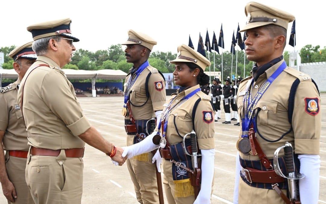 பயிற்சி நிறைவு பெற்ற 24 டிஎஸ்பிக்கள் பயிற்சி நிறைவு அணி வகுப்பு விழா