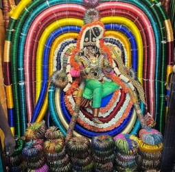 ஆடிப்பூரம் அங்காளம்மனுக்கு வளையல் அலங்காரம்