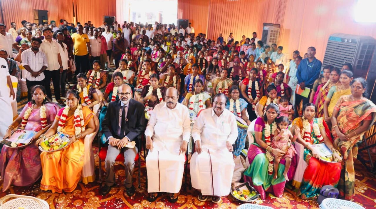 கர்ப்பிணி பெண்களுக்கு வளைகாப்பு விழா.........