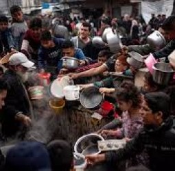 காசா: நிவாரண பொருள் விநியோகத்தின்போது சோகம்; கூட்ட நெரிசலில் சிக்கி 19 பேர் பலி