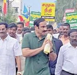 தமிழக மக்கள் உரிமை மீட்பு என்ற தலைப்பில் நடைபயணத்தை தொடங்கினார் அன்புமணி