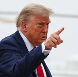 சீர்திருத்த நடவடிக்கையில் டிரம்ப் வேகம்: ஒரே நாளில் 1300 அரசு ஊழியர்கள் டிஸ்மிஸ்