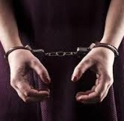 புத்த துறவிகளுடன் நெருங்கி பழகி ரூ.100 கோடி பறித்த பெண் கைது