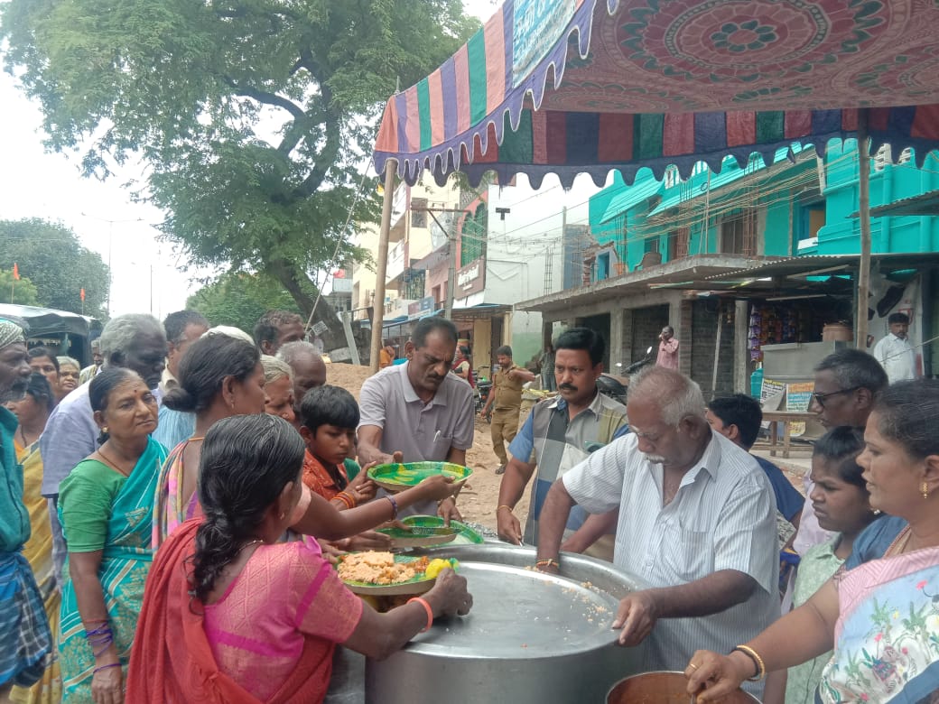 ஆடி கிருத்திகையை முன்னிட்டு காட்பாடி செங்குட்டையில் அன்னதானம் வழங்கல்!
