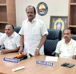 கோரிக்கைகளை வலியுறுத்தி  தமிழகத்தில் லாரி ஸ்டிரைக்