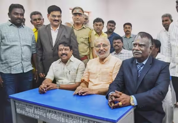 முதல்வர் என்றால் வானளாவிய அதிகாரமா?மகாராஷ்டிரா கவர்னர் பாய்ச்சல்