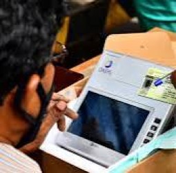 சென்னை: ரேஷன் கார்​டை திருத்த​ 19 இடங்​களில் நாளை குறைதீர் முகாம்