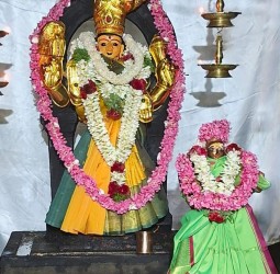 சிறப்பு அலங்காரத்தில் நம் வாசவி.....