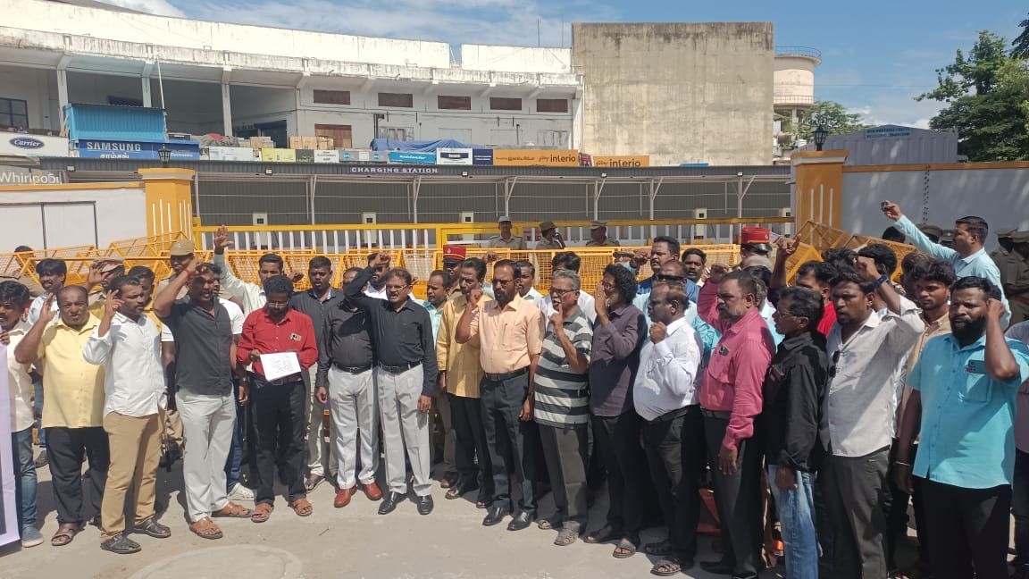 தமிழ் உரிமை இயக்கத்தினர் முற்றுகை