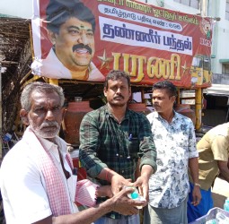 மணமேல்குடியில் ஆட்டோ  சங்கம் நடத்திய அன்னதான நிகழ்வு.