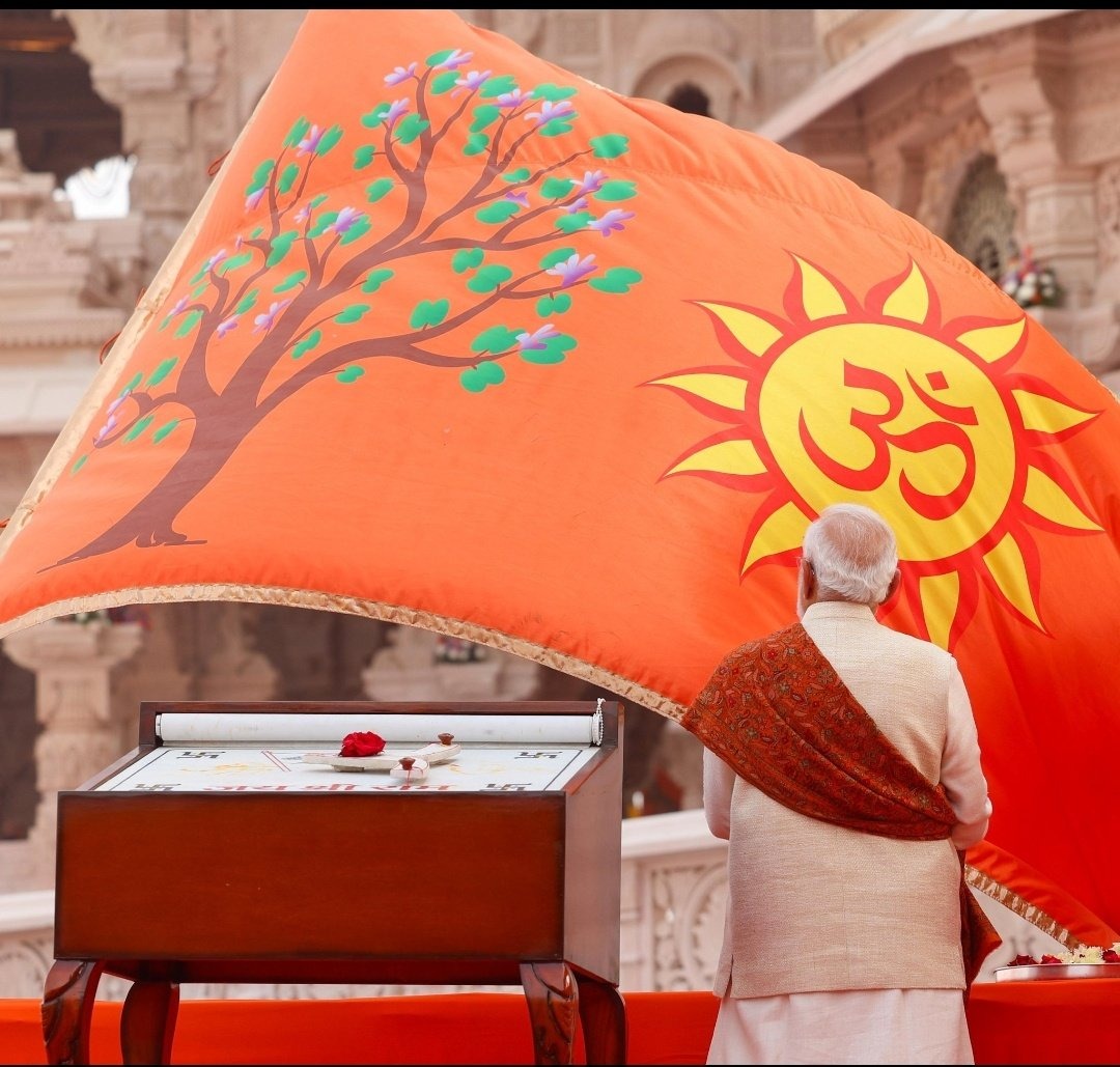 சூரியச்சின்னம் பொருந்திய தர்மக் கொடி